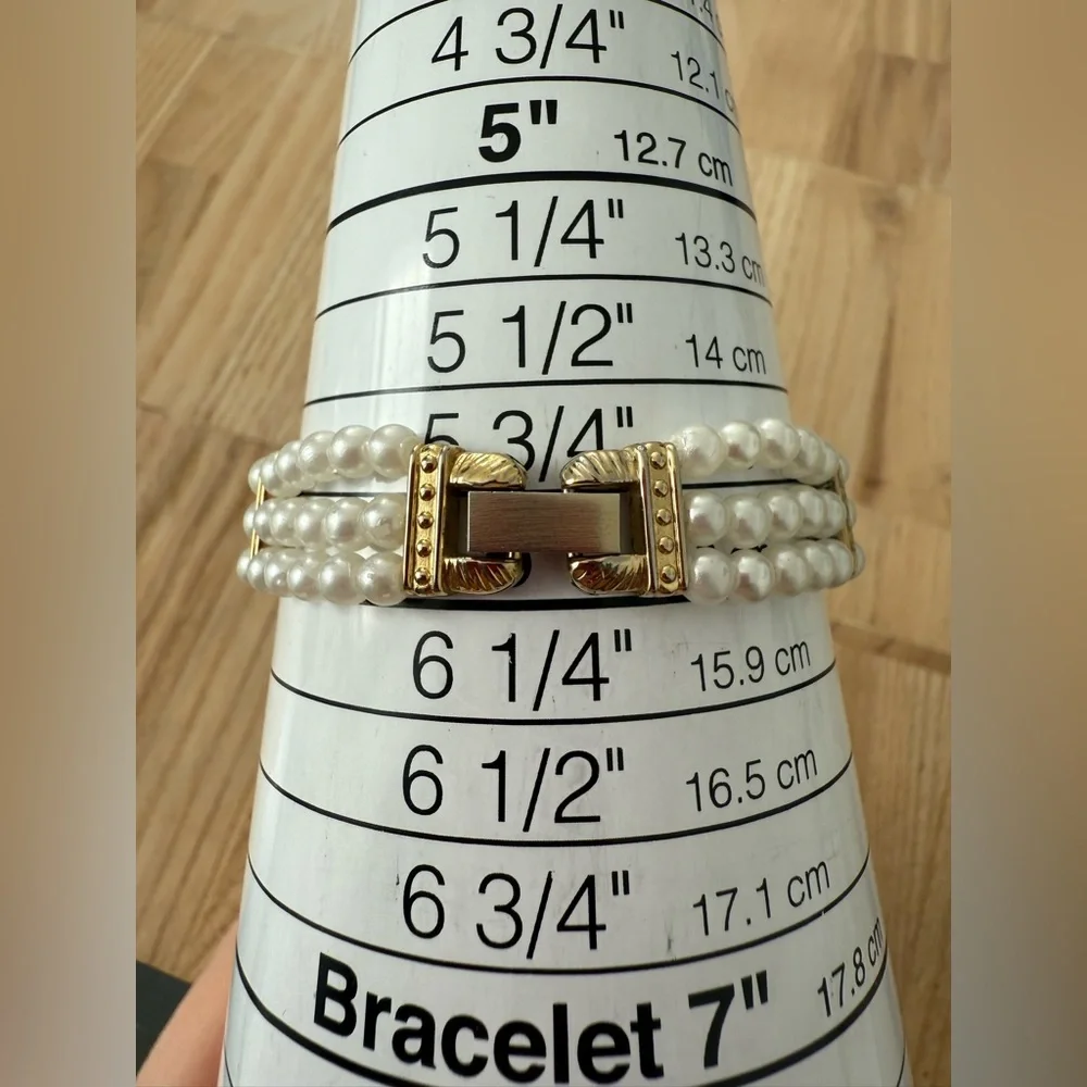 Vintage Ladies gold tone faux pearl watch NEW BATTERY